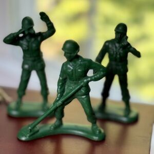 Army Men Military Soldiers Green & Tan Plastic Figures